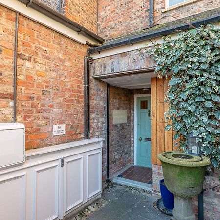Monkbar View Apartment York Bagian luar foto