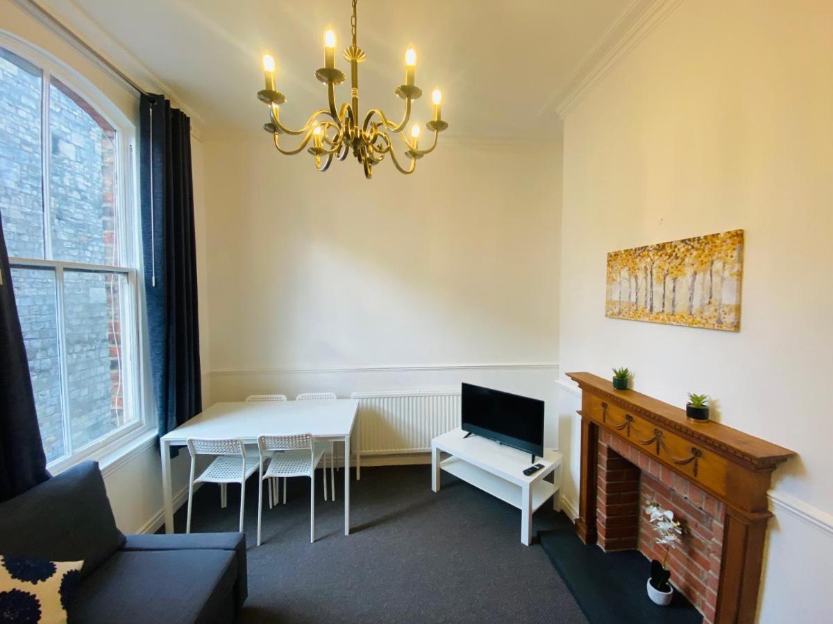 Monkbar View Apartment York Bagian luar foto