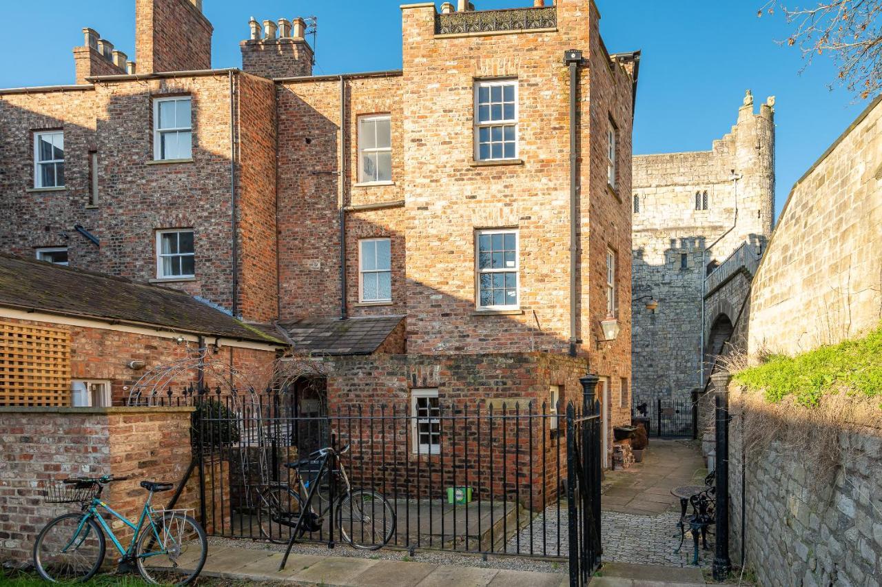 Monkbar View Apartment York Bagian luar foto