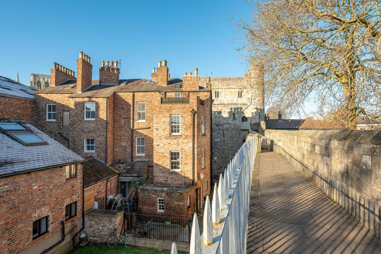 Monkbar View Apartment York Bagian luar foto