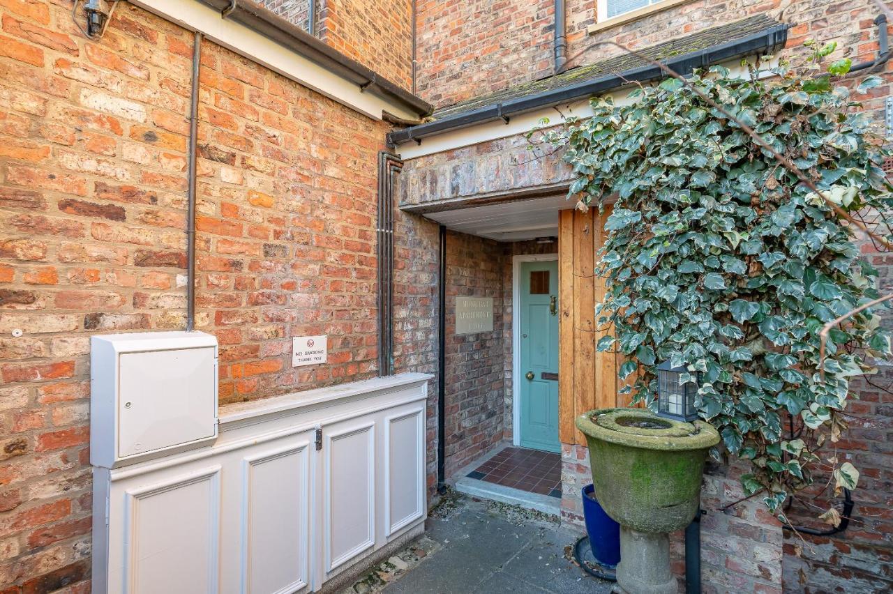 Monkbar View Apartment York Bagian luar foto